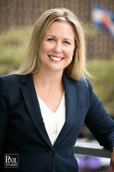 pixilstudio-headshots-lawyer-outside-1