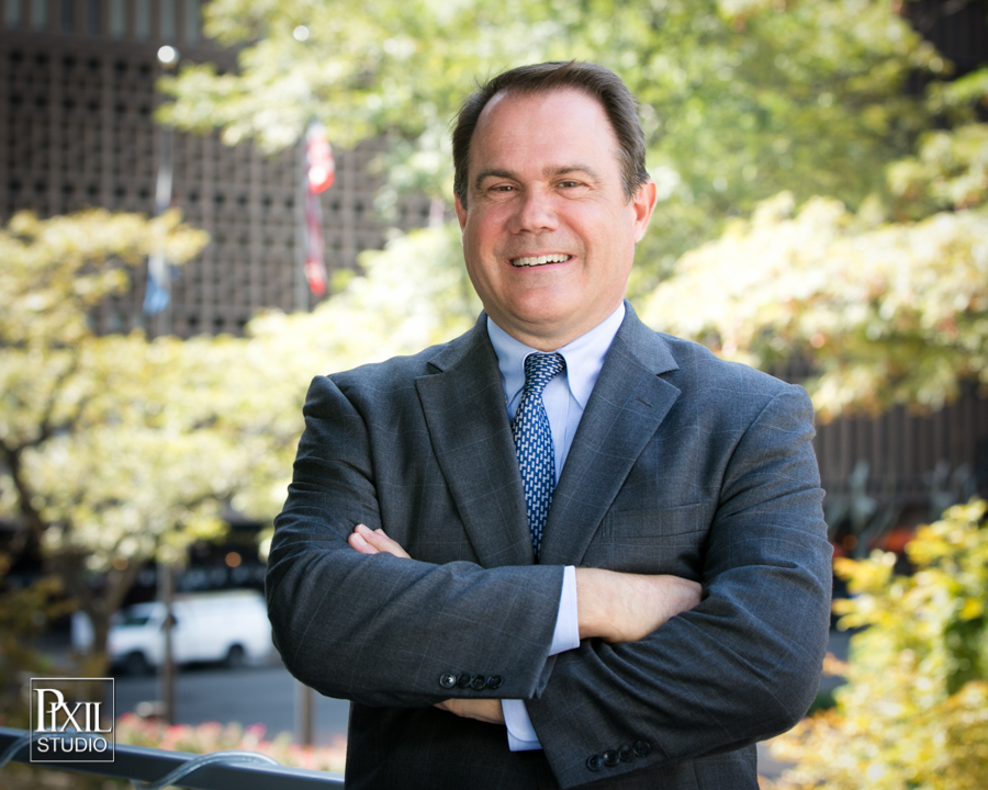 pixilstudio-headshots-lawyer-outside-4