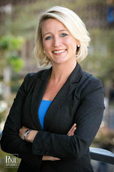 pixilstudio-headshots-lawyer-outside-5