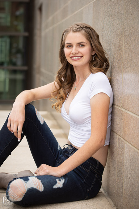 2022-senior-portraits-union-station-vr-025