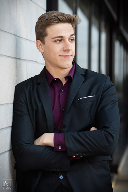 2022-senior-portraits-union-station-vr-036