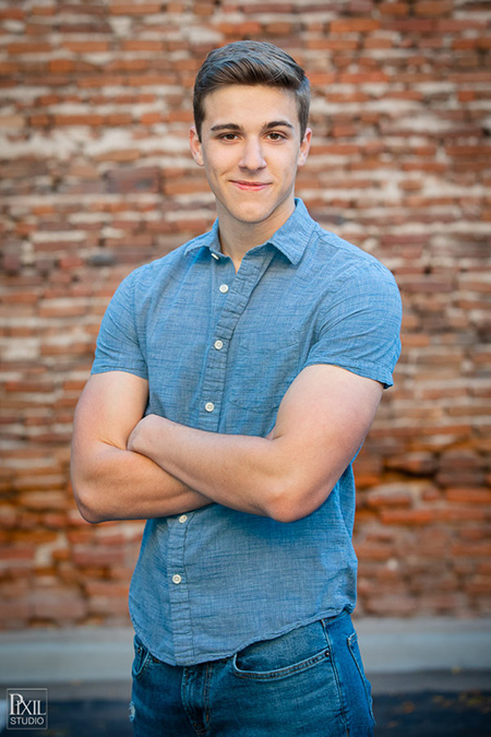 2022-senior-portraits-union-station-vr-038